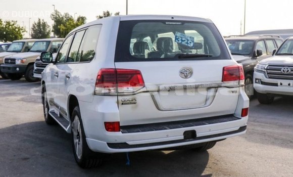 Buy Import Toyota Land Cruiser White Car in Import - Dubai in Dhufar Buy Import Toyota Land Cruiser White Car in Import - Dubai in Dhufar