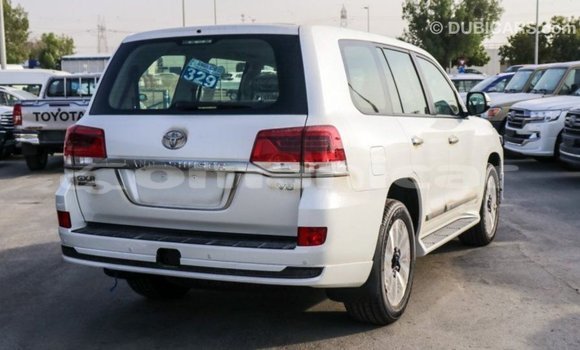 Buy Import Toyota Land Cruiser White Car in Import - Dubai in Dhufar Buy Import Toyota Land Cruiser White Car in Import - Dubai in Dhufar