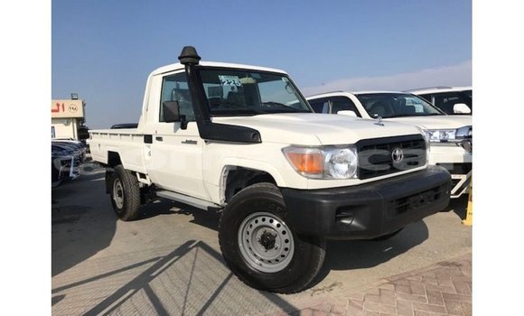 Buy Import Toyota Land Cruiser White Car in Import - Dubai in Dhufar Buy Import Toyota Land Cruiser White Car in Import - Dubai in Dhufar