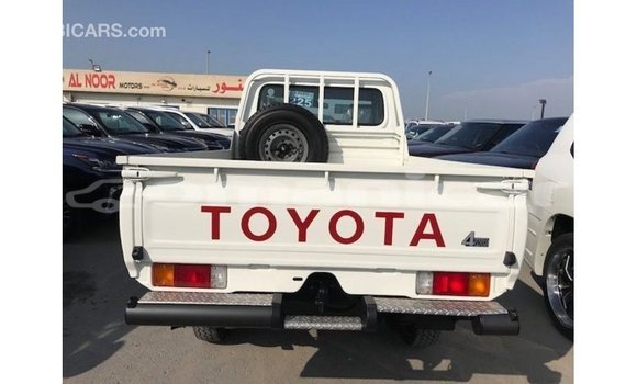 Buy Import Toyota Land Cruiser White Car in Import - Dubai in Dhufar Buy Import Toyota Land Cruiser White Car in Import - Dubai in Dhufar