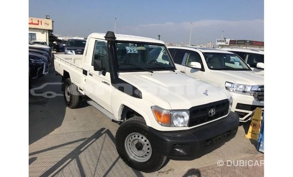 Buy Import Toyota Land Cruiser White Car in Import - Dubai in Dhufar Buy Import Toyota Land Cruiser White Car in Import - Dubai in Dhufar