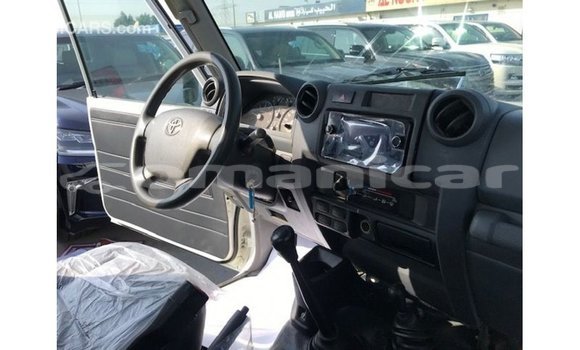 Buy Import Toyota Land Cruiser White Car in Import - Dubai in Dhufar Buy Import Toyota Land Cruiser White Car in Import - Dubai in Dhufar