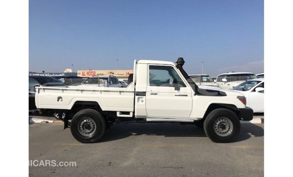 Buy Import Toyota Land Cruiser White Car in Import - Dubai in Dhufar Buy Import Toyota Land Cruiser White Car in Import - Dubai in Dhufar