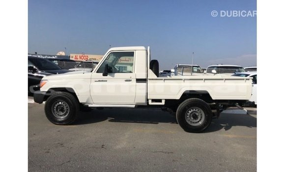 Buy Import Toyota Land Cruiser White Car in Import - Dubai in Dhufar Buy Import Toyota Land Cruiser White Car in Import - Dubai in Dhufar