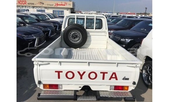 Buy Import Toyota Land Cruiser White Car in Import - Dubai in Dhufar Buy Import Toyota Land Cruiser White Car in Import - Dubai in Dhufar