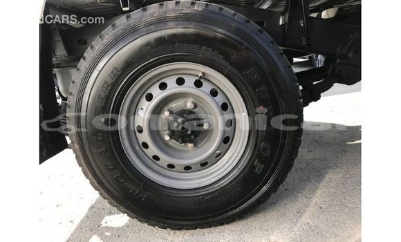 Buy Import Toyota Land Cruiser White Car in Import - Dubai in Dhufar Buy Import Toyota Land Cruiser White Car in Import - Dubai in Dhufar