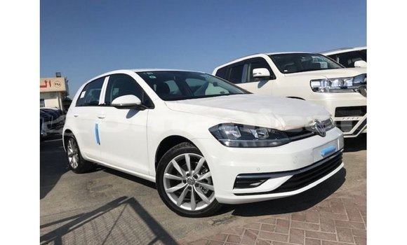 Buy Import Volkswagen Golf White Car in Import - Dubai in Dhufar