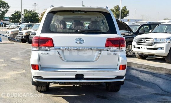 Buy Import Toyota Land Cruiser White Car in Import - Dubai in Dhufar Buy Import Toyota Land Cruiser White Car in Import - Dubai in Dhufar