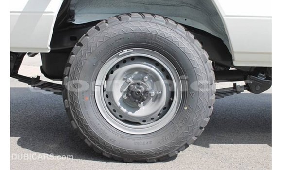 Buy Import Toyota Land Cruiser White Car in Import - Dubai in Dhufar Buy Import Toyota Land Cruiser White Car in Import - Dubai in Dhufar