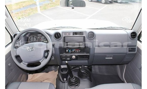 Buy Import Toyota Land Cruiser White Car in Import - Dubai in Dhufar Buy Import Toyota Land Cruiser White Car in Import - Dubai in Dhufar