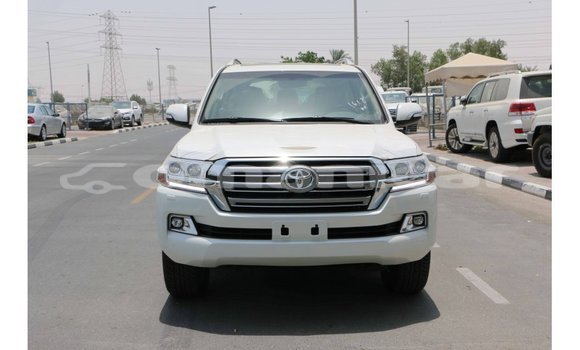 Buy Import Toyota Land Cruiser White Car in Import - Dubai in Dhufar Buy Import Toyota Land Cruiser White Car in Import - Dubai in Dhufar