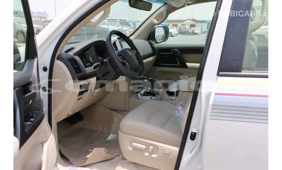 Buy Import Toyota Land Cruiser White Car in Import - Dubai in Dhufar Buy Import Toyota Land Cruiser White Car in Import - Dubai in Dhufar