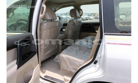 Buy Import Toyota Land Cruiser White Car in Import - Dubai in Dhufar Buy Import Toyota Land Cruiser White Car in Import - Dubai in Dhufar