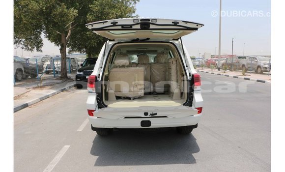 Buy Import Toyota Land Cruiser White Car in Import - Dubai in Dhufar Buy Import Toyota Land Cruiser White Car in Import - Dubai in Dhufar