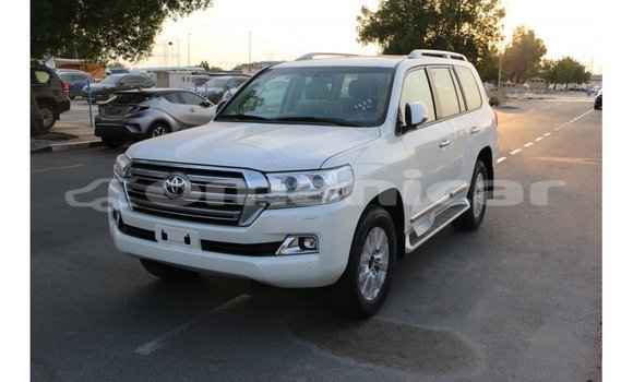 Buy Import Toyota Land Cruiser White Car in Import - Dubai in Dhufar Buy Import Toyota Land Cruiser White Car in Import - Dubai in Dhufar