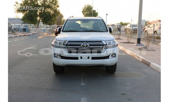 Buy Import Toyota Land Cruiser White Car in Import - Dubai in Dhufar Buy Import Toyota Land Cruiser White Car in Import - Dubai in Dhufar
