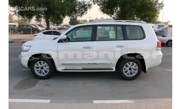 Buy Import Toyota Land Cruiser White Car in Import - Dubai in Dhufar Buy Import Toyota Land Cruiser White Car in Import - Dubai in Dhufar