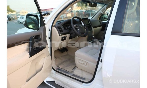 Buy Import Toyota Land Cruiser White Car in Import - Dubai in Dhufar Buy Import Toyota Land Cruiser White Car in Import - Dubai in Dhufar