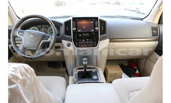 Buy Import Toyota Land Cruiser White Car in Import - Dubai in Dhufar Buy Import Toyota Land Cruiser White Car in Import - Dubai in Dhufar