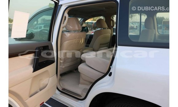 Buy Import Toyota Land Cruiser White Car in Import - Dubai in Dhufar Buy Import Toyota Land Cruiser White Car in Import - Dubai in Dhufar