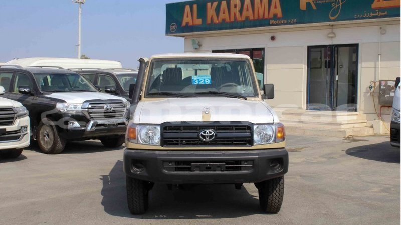 Big with watermark toyota land cruiser dhufar import dubai 2709
