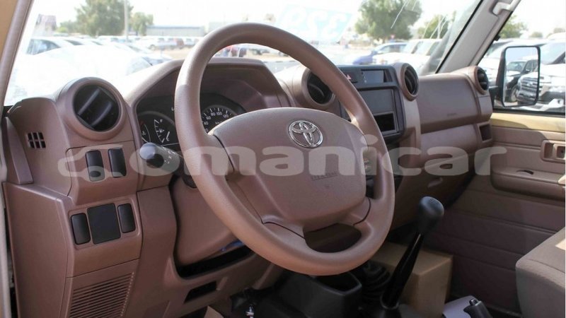 Big with watermark toyota land cruiser dhufar import dubai 2709