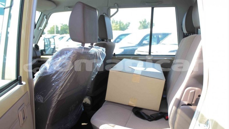 Big with watermark toyota land cruiser dhufar import dubai 2709