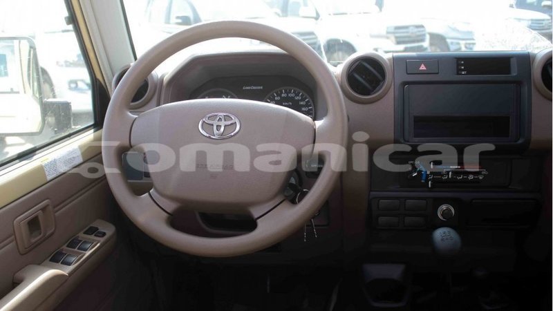 Big with watermark toyota land cruiser dhufar import dubai 2709