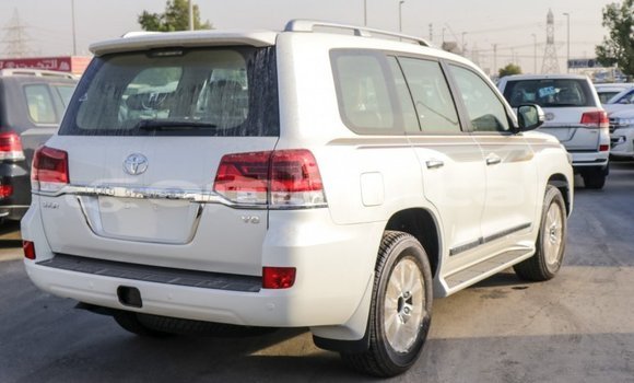 Buy Import Toyota Land Cruiser White Car in Import - Dubai in Dhufar Buy Import Toyota Land Cruiser White Car in Import - Dubai in Dhufar