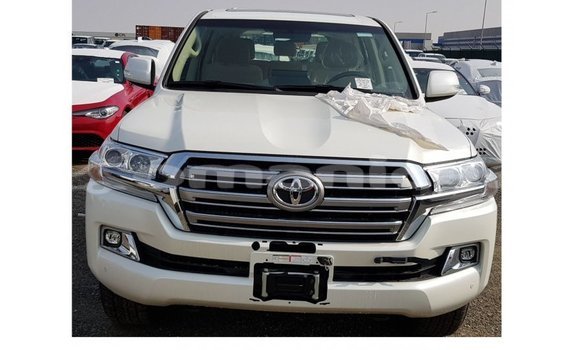 Buy Import Toyota Land Cruiser White Car in Import - Dubai in Dhufar Buy Import Toyota Land Cruiser White Car in Import - Dubai in Dhufar