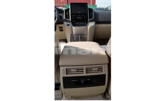 Buy Import Toyota Land Cruiser White Car in Import - Dubai in Dhufar Buy Import Toyota Land Cruiser White Car in Import - Dubai in Dhufar