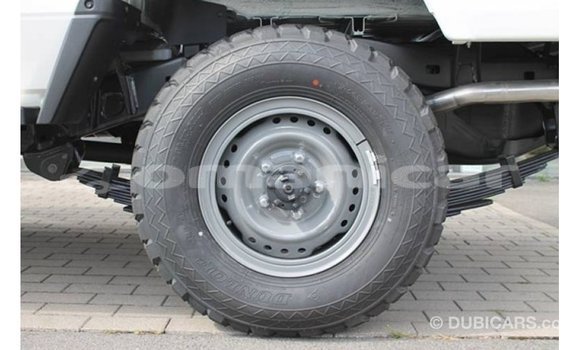 Buy Import Toyota Land Cruiser White Car in Import - Dubai in Dhufar Buy Import Toyota Land Cruiser White Car in Import - Dubai in Dhufar