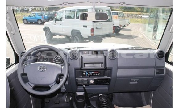 Buy Import Toyota Land Cruiser White Car in Import - Dubai in Dhufar Buy Import Toyota Land Cruiser White Car in Import - Dubai in Dhufar