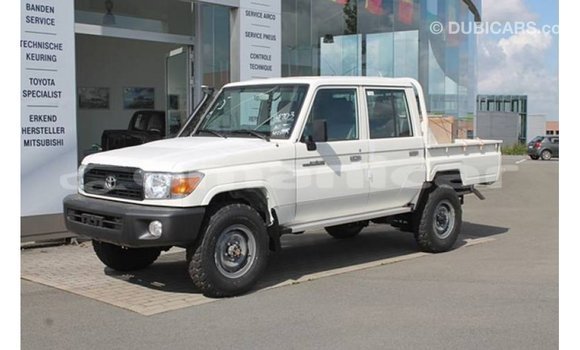 Buy Import Toyota Land Cruiser White Car in Import - Dubai in Dhufar Buy Import Toyota Land Cruiser White Car in Import - Dubai in Dhufar