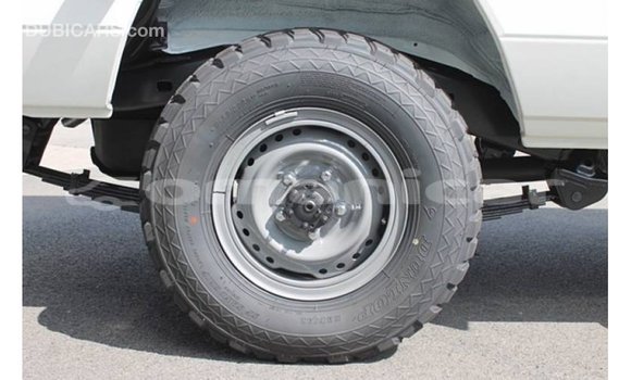Buy Import Toyota Land Cruiser White Car in Import - Dubai in Dhufar Buy Import Toyota Land Cruiser White Car in Import - Dubai in Dhufar