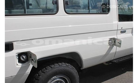 Buy Import Toyota Land Cruiser White Car in Import - Dubai in Dhufar Buy Import Toyota Land Cruiser White Car in Import - Dubai in Dhufar