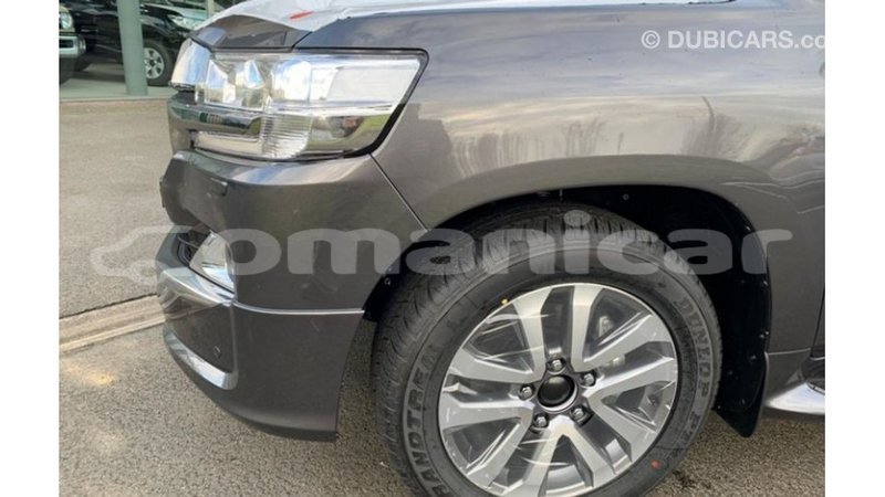 Big with watermark toyota land cruiser dhufar import dubai 2752