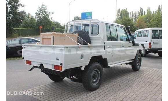 Buy Import Toyota Land Cruiser White Car in Import - Dubai in Dhufar Buy Import Toyota Land Cruiser White Car in Import - Dubai in Dhufar