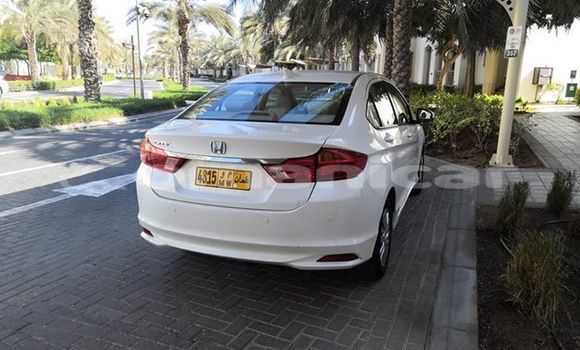 Buy Used Honda City White Car in Muscat in Masqat Buy Used Honda City White Car in Muscat in Masqat