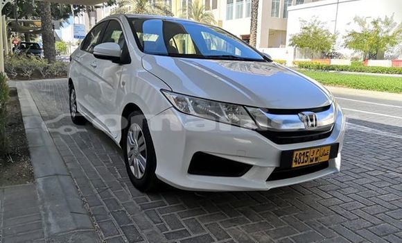 Buy Used Honda City White Car in Muscat in Masqat Buy Used Honda City White Car in Muscat in Masqat