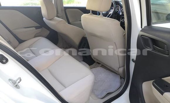 Buy Used Honda City White Car in Muscat in Masqat Buy Used Honda City White Car in Muscat in Masqat