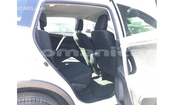 Buy Import Toyota 4Runner White Car in Import - Dubai in Dhufar Buy Import Toyota 4Runner White Car in Import - Dubai in Dhufar