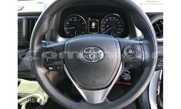 Buy Import Toyota 4Runner White Car in Import - Dubai in Dhufar Buy Import Toyota 4Runner White Car in Import - Dubai in Dhufar