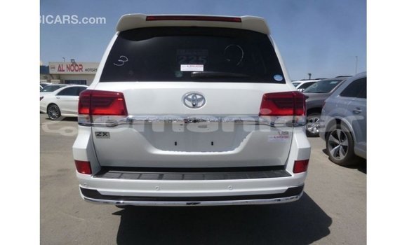 Buy Import Toyota Land Cruiser White Car in Import - Dubai in Dhufar Buy Import Toyota Land Cruiser White Car in Import - Dubai in Dhufar