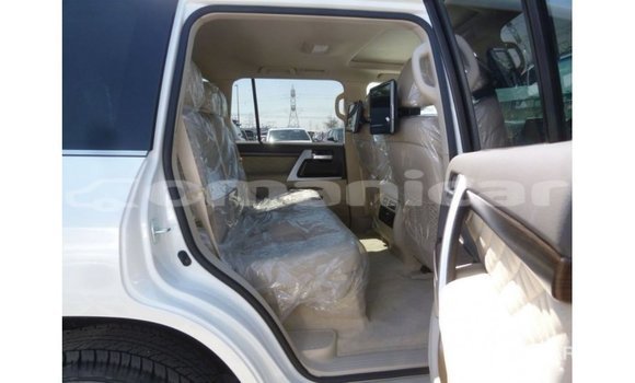 Buy Import Toyota Land Cruiser White Car in Import - Dubai in Dhufar Buy Import Toyota Land Cruiser White Car in Import - Dubai in Dhufar