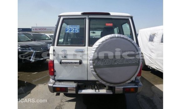 Buy Import Toyota Land Cruiser White Car in Import - Dubai in Dhufar Buy Import Toyota Land Cruiser White Car in Import - Dubai in Dhufar