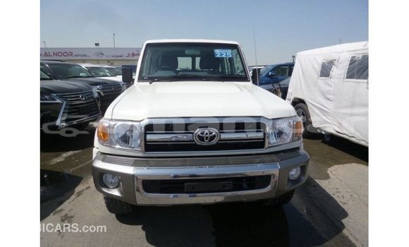 Buy Import Toyota Land Cruiser White Car in Import - Dubai in Dhufar Buy Import Toyota Land Cruiser White Car in Import - Dubai in Dhufar