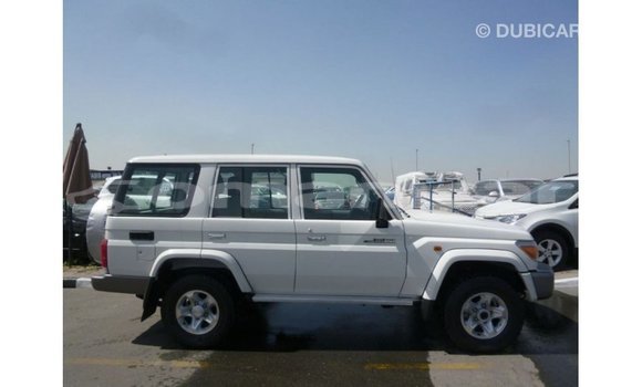 Buy Import Toyota Land Cruiser White Car in Import - Dubai in Dhufar Buy Import Toyota Land Cruiser White Car in Import - Dubai in Dhufar