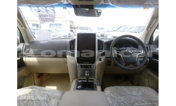 Buy Import Toyota Land Cruiser White Car in Import - Dubai in Dhufar Buy Import Toyota Land Cruiser White Car in Import - Dubai in Dhufar