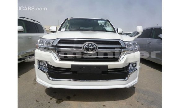 Buy Import Toyota Land Cruiser White Car in Import - Dubai in Dhufar Buy Import Toyota Land Cruiser White Car in Import - Dubai in Dhufar